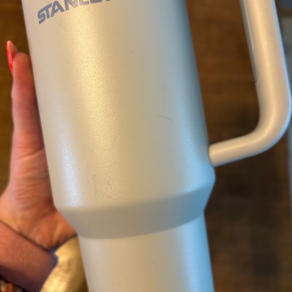 Stanley The Quencher H2.0 Tumbler Fog Silver Trim 40oz - Picture 4 of 6